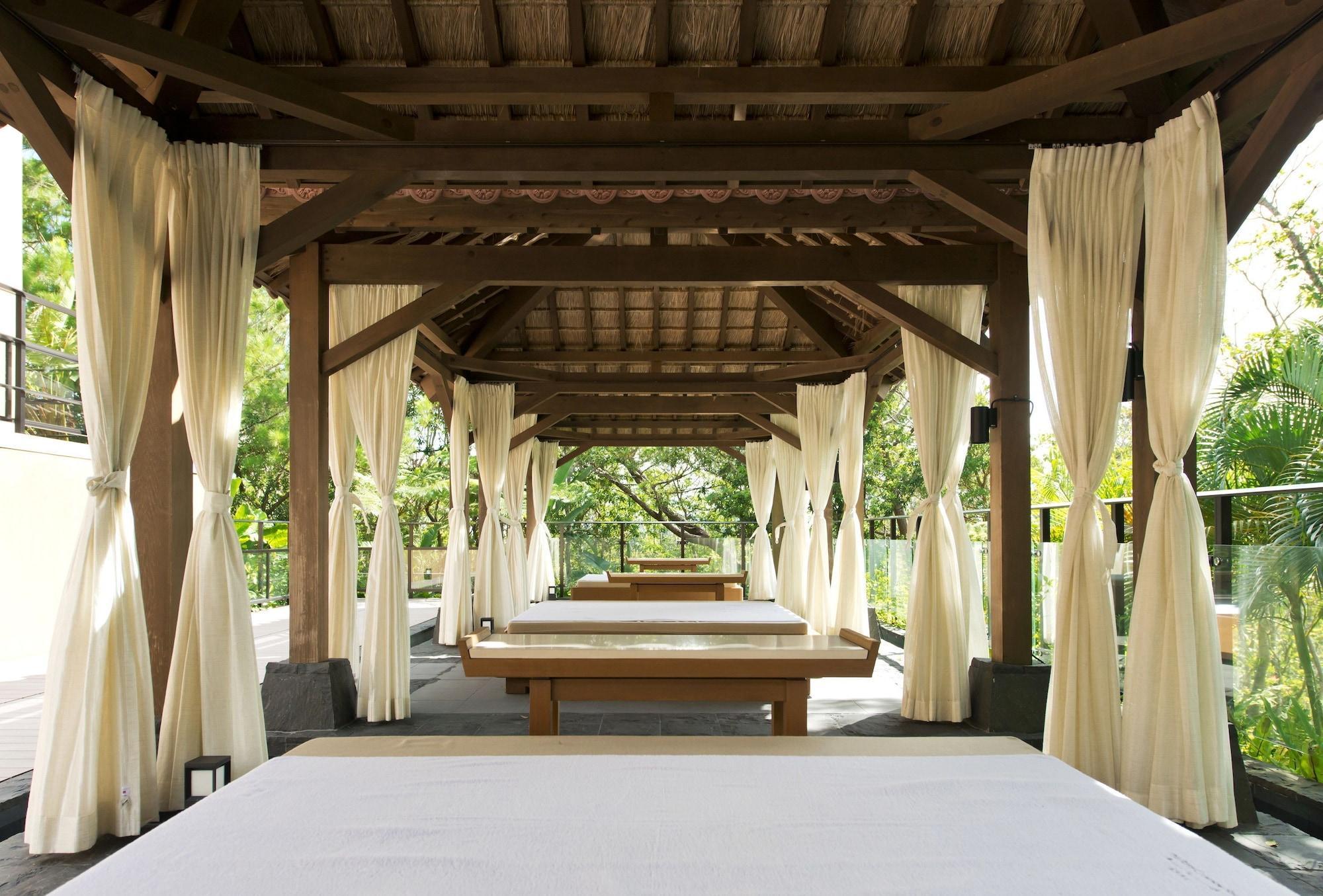 Hotel The Ritz-Carlton Okinawa Nago Exterior foto