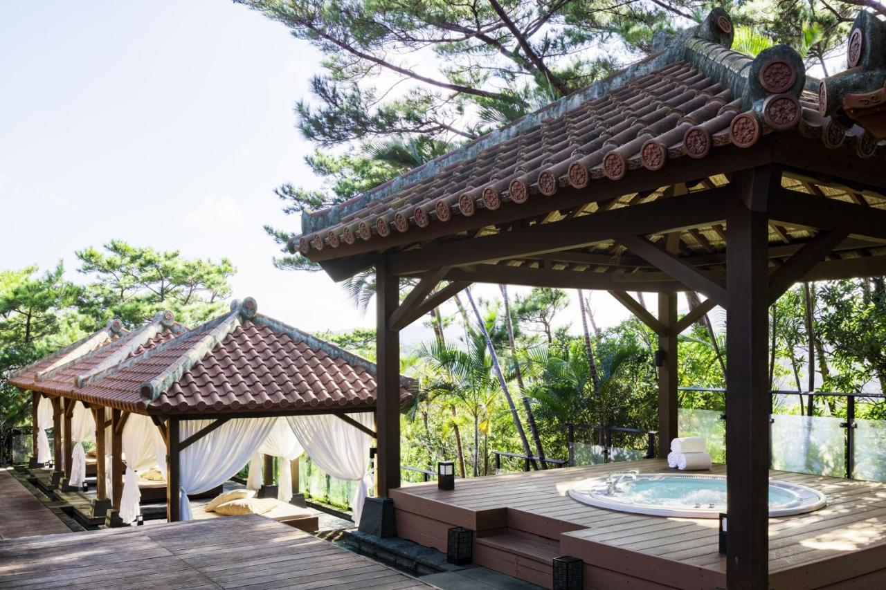 Hotel The Ritz-Carlton Okinawa Nago Exterior foto