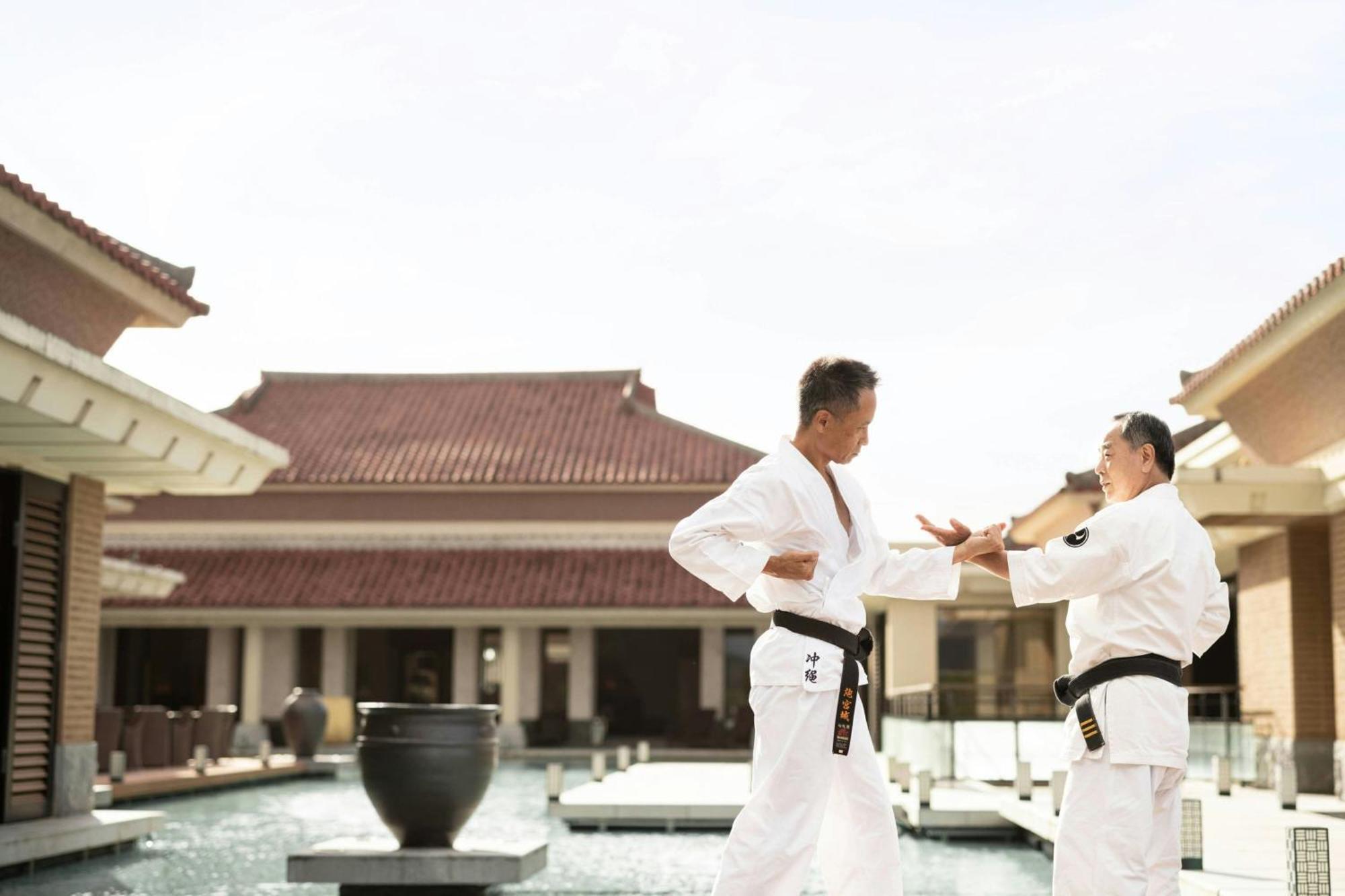 Hotel The Ritz-Carlton Okinawa Nago Exterior foto