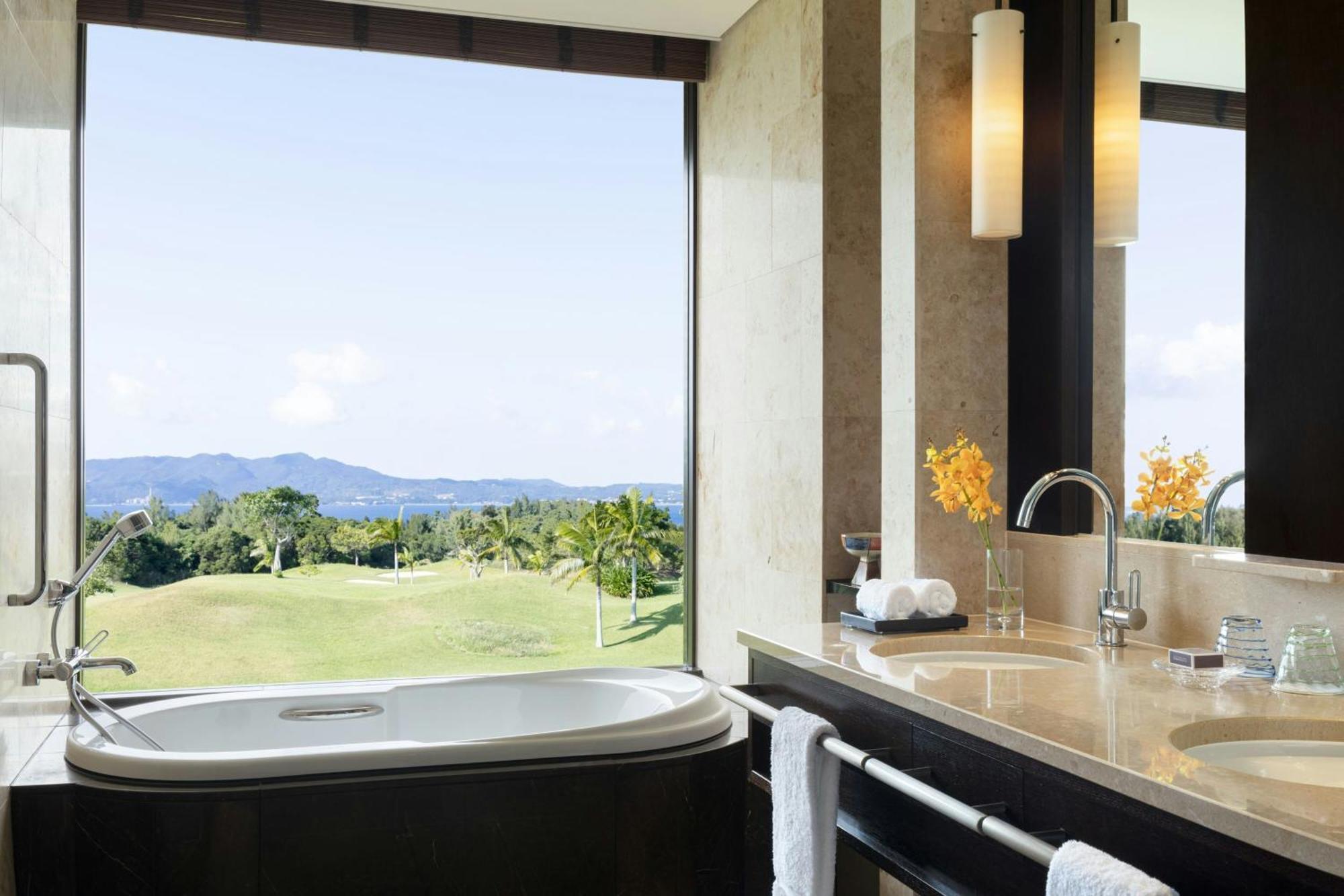 Hotel The Ritz-Carlton Okinawa Nago Exterior foto